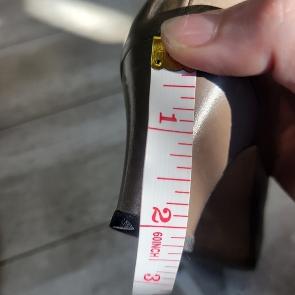 VTG Ferragamo Tan Almond Toe Pumps with bowtie - Picture 12 of 12